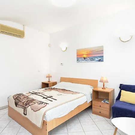 Apartment Fuer 3 Personen Ca 30 Qm In Medulin, Istrien Suedkueste Von Istrien